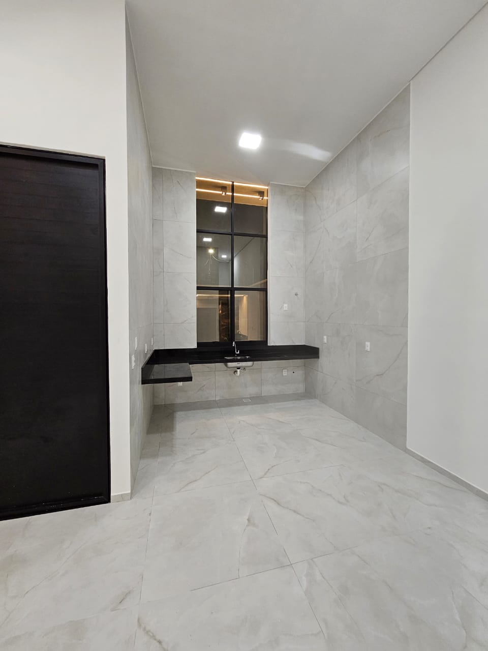 Foto da obra hall interno acabamento